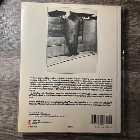 Life Smiles Back - Paperback By Philip B. Kunhardt Jr. - Picture 2 of 4